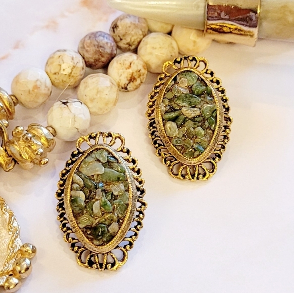 VINTAGE GREEN QUARTZ GOLDTONE BOHO GYPSY CLIP EARRINGS